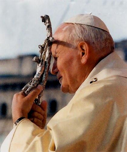 Jean Paul II et son crucifix