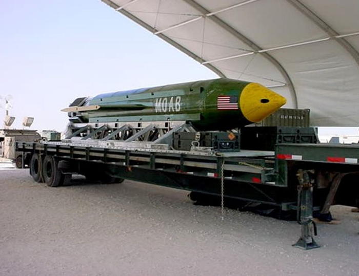 Moab (Massive Ordnance Air Blast), ou bombe à effet de souffle massif  