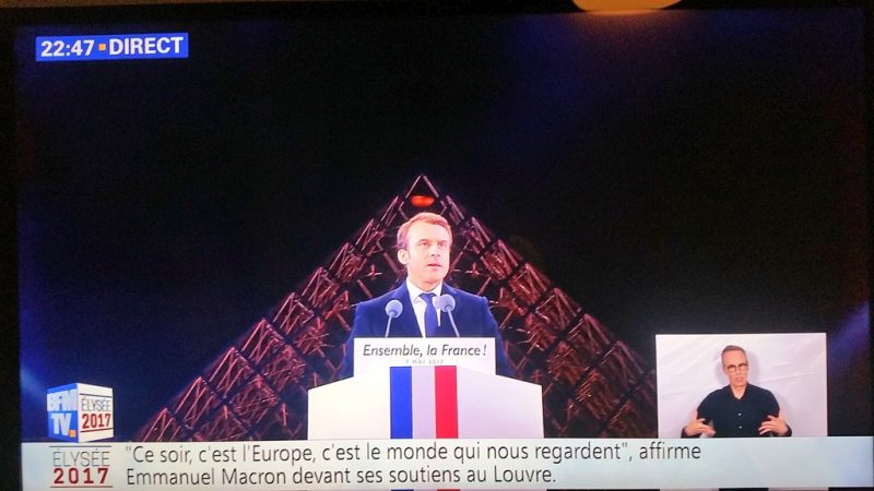 Discours d'Emmanuel Macron  depuis la pyramide du Louvre  au soir de sa victoire aux élections présidentielles