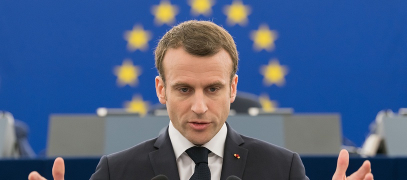 Discours d'Emmanuel Macron sur fond de drapeau Européen à la Sorbone le 26/9/2017