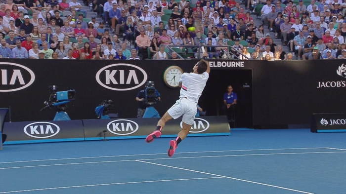 Agile et aérien, Federer a illuminé Melbourne avec cette sublime volée smashée - Open d'Australie - Video Eurosport