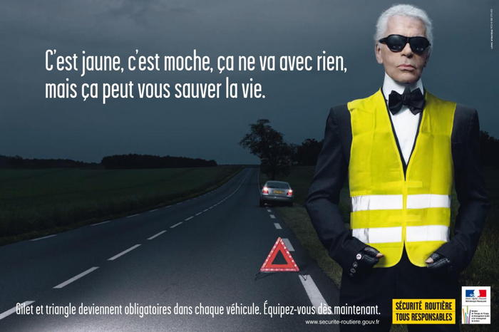 Karl Lagerfeld faisant la promotion du gilet jaune  "C’est jaune, c’est moche, ça ne va avec rien, mais ça peut vous sauver la vie"