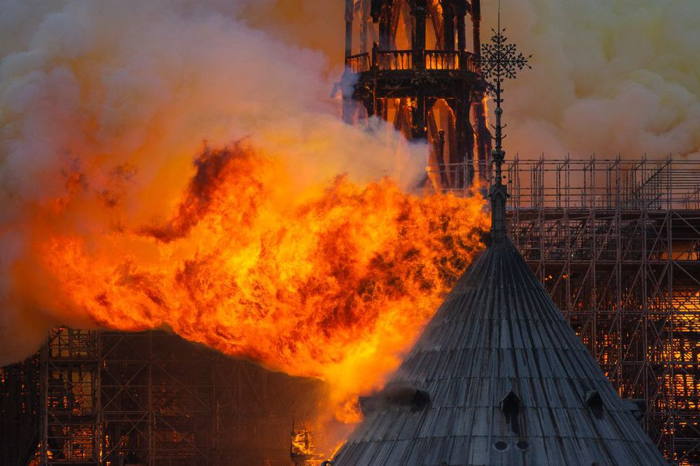 Incendie du 15/16 Avril 2019 de la cathédrale ["Notre" Dame] de Paris