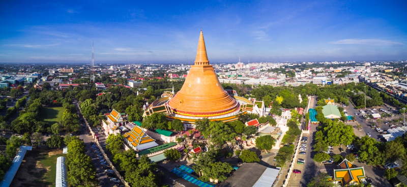 St?pa Phra Pathommachedi  Wat Phra Pathommachedi Ratcha Wora Maha Wihan dans la vile de Nakhon Pathom. (Thailande)