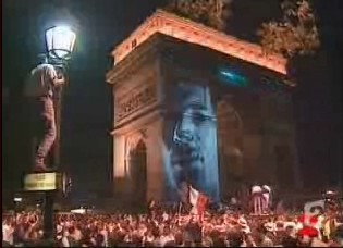 Zidane projete sur l'arc de triomphe