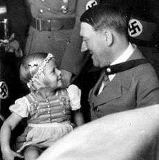 Hitler photographié avec un enfant