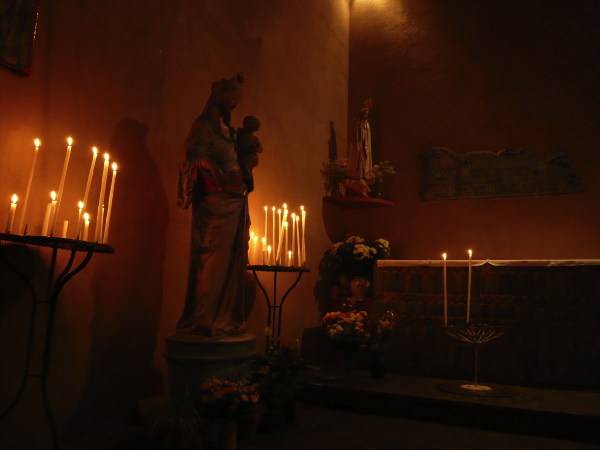 Statue de vierge à l'enfant