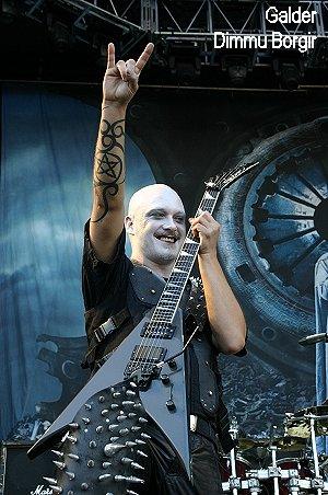 Salut cornu, étoile de Satan, triple six