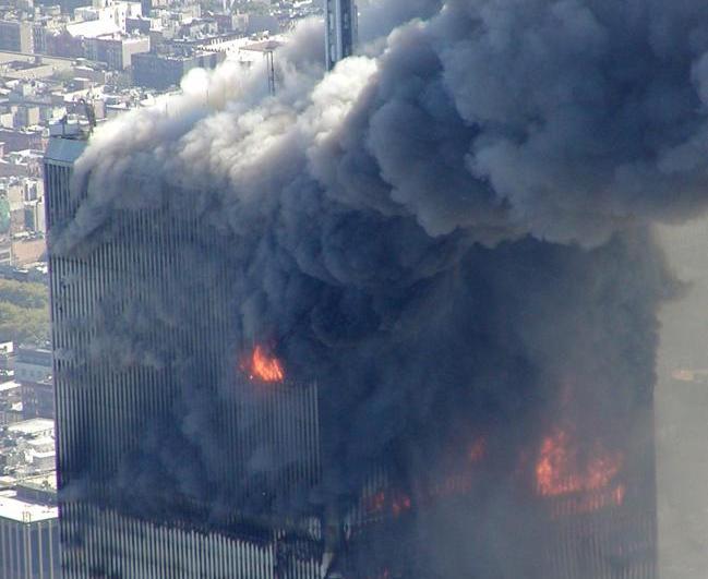 Embrasement d'une des deux tours du WTC à New York le 11 Septembre 2001 