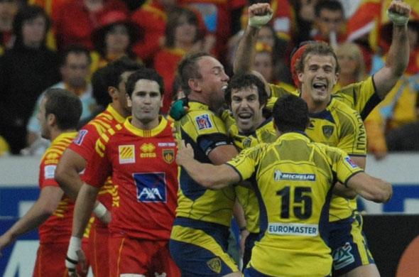 Les joueurs de Clermont jubilent après leur premier triomphe   en finale du Top 14, samedi 29 mai, contre Perpignan au Stade de France 