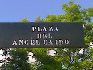 "PLAZA DEL ANGEL CAIDO"  "Place de l'ange déchu"