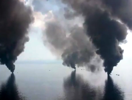 Panaches de fumée marée noire bp Deepwater Horizon