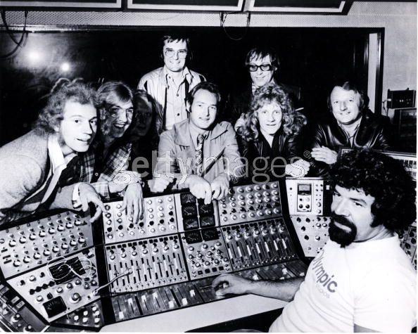 Jigsaw en studio en séance d'enregistrement de "Sky High"
