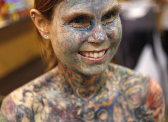 - Jeune fille tatouée - 
