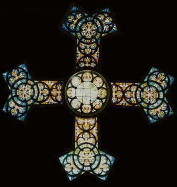 croix sur vitrail