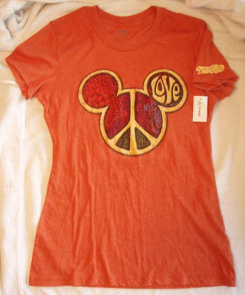 — "T-shirt" "silouhette de Mickey Mouse frappé du logo "Peace & Love" —
