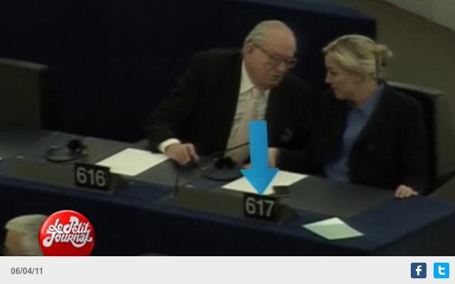 Capture d'écran: Le Petit Journal du 6 Avril 2011  — Siège 616 et 617 — Jean Marie Le Pen et sa fille Marine — Parlement Européen à Strasbourg —