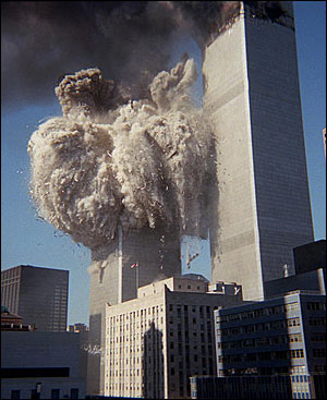 Effondrement et nuée ardente d'une des deux tours du WTC