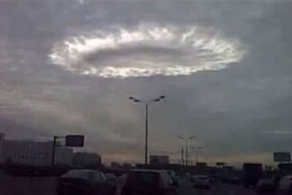 Cercle filmé dans le ciel de Moscou