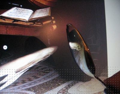 "Les Ambassadeurs": double portrait de Jean de Dinteville et Georges de Selve peint par Hans Holbein le Jeune -  Détail: anamorphose en forme de crâne vue en reflet sur une cuiller