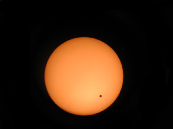 Transit de Vénus le Mardi 8 Juin 2004, entre la terre et le soleil vue depuis Israël