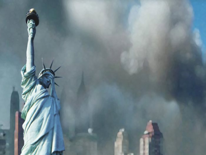 Photomontage de Liberty, la statue de la "Liberté" à New York le 11 Septembre 2001