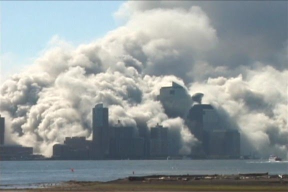 Effondrement et nuée ardente d'une des deux tours du WTC