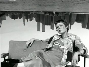 Captures d'écran du clip "It Hit Home" de Suzanne Vega