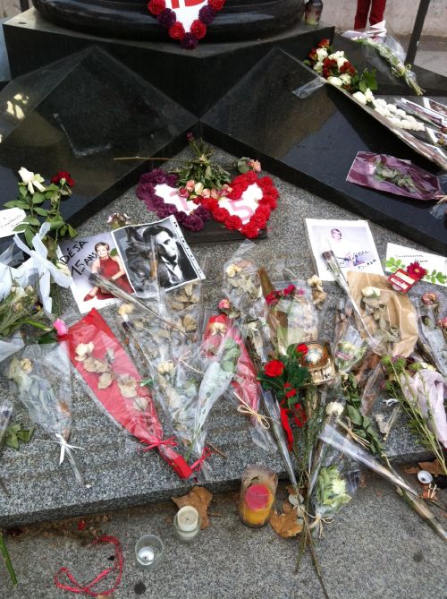 Flamme "mémoriale" de la Statue de la Liberté dédiée à Diana Spencer   au pont et au-dessus du tunnel de l'Alma