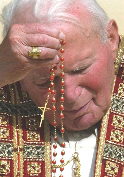 Pape Jean Paul II, idolâtre et mariolâtre... avec son chapelet,   une abomination en référence avec le culte marial