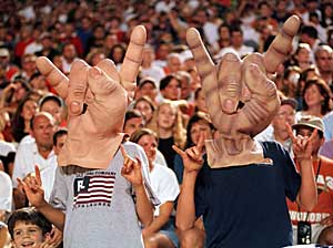 Baudruches "salut cornu" brandies par des fans Texans de Football