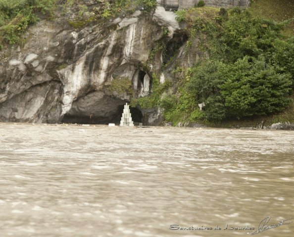 Grotte de Massabielle et sanctuaires inondés à Lourdes - Octobre 2012