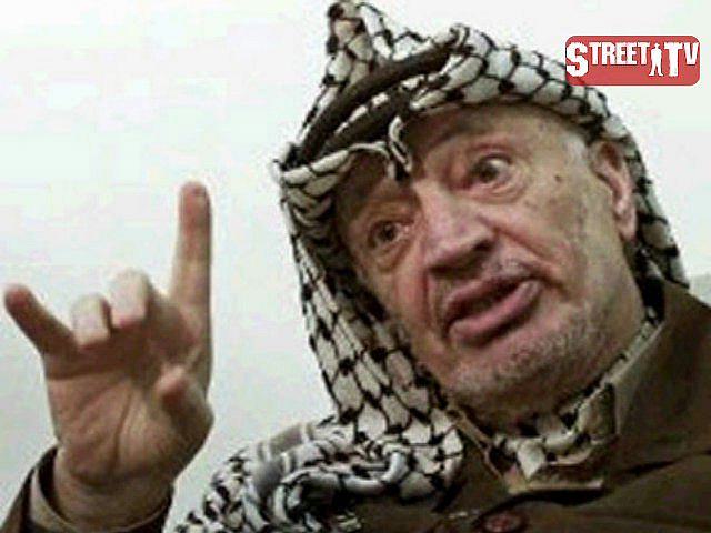 Yasser Arafat et son salut cornu "El Diablo"