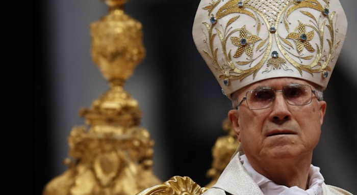 Cardinal Carmélingue Bertone   chargé de la gestion du "Saint Siège" pendant la vacance du trône Pontifical