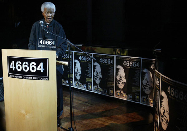 01 avril 2004, Johannesbourg.   Lancement du CD du premier concert organisé pour lever des fonds pour la lutte contre le Sida.   46664, numéro de cellule à Robben Island devient le chiffre emblématique de ce combat.