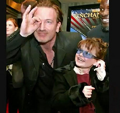 Bono et son salut digital en 666