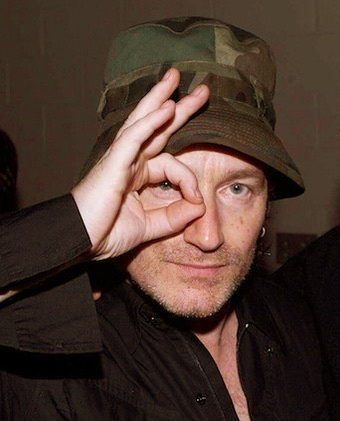 Bono et son salut digital en 666