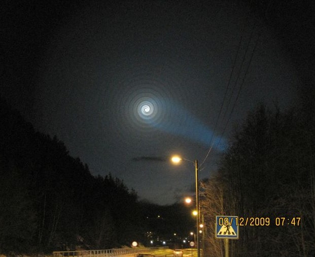 Mystérieux phénomène lumineux apparu dans le ciel nocturne Norvégien le 9 Décembre 2009