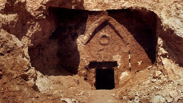 "The lost tomb of Jesus"  "La tombe perdue de Jésus"